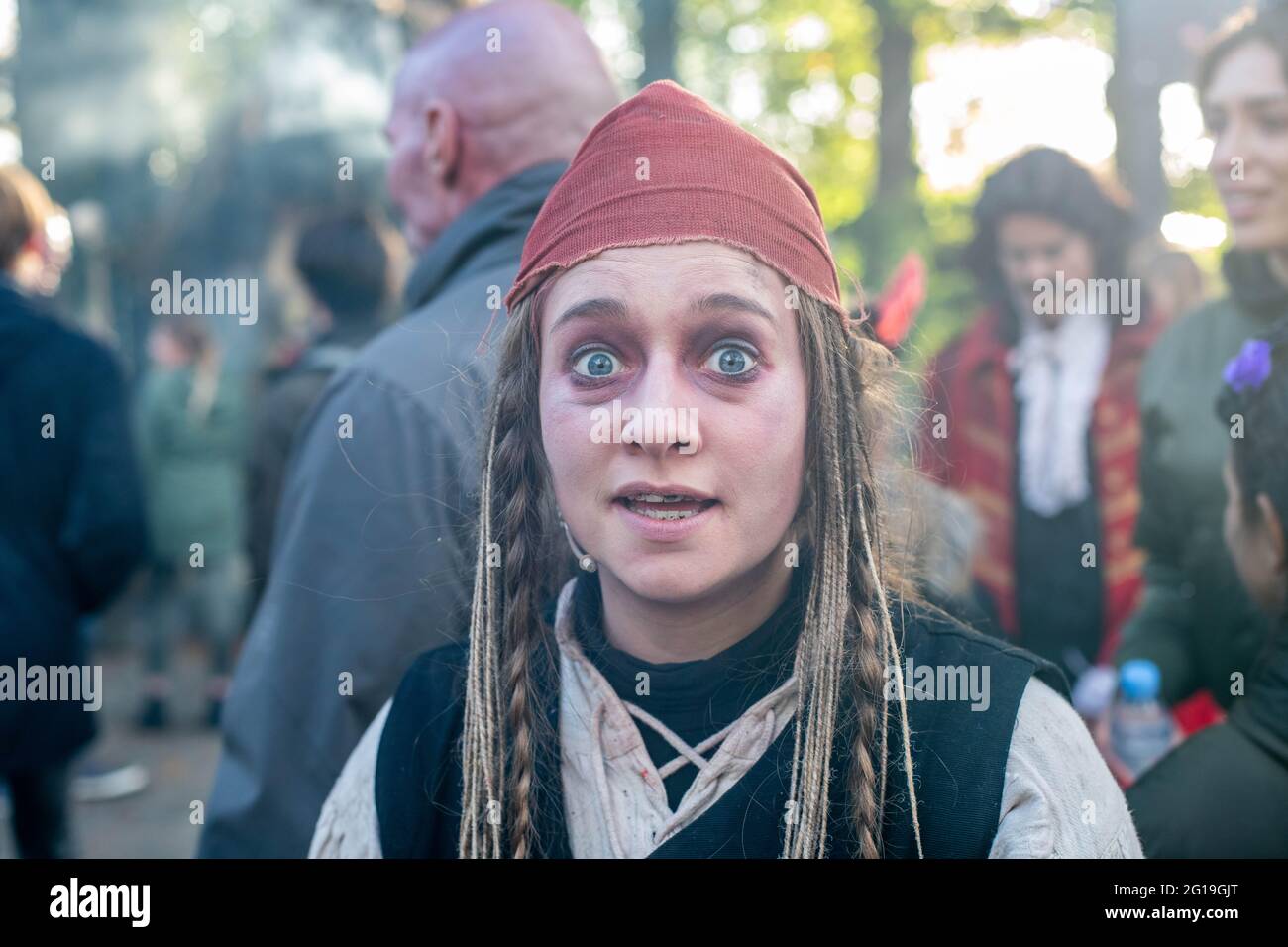 Gli attori e le giostre della cicatrice a Halloween Horror Nights, Walibi Holland Olanda Foto Stock