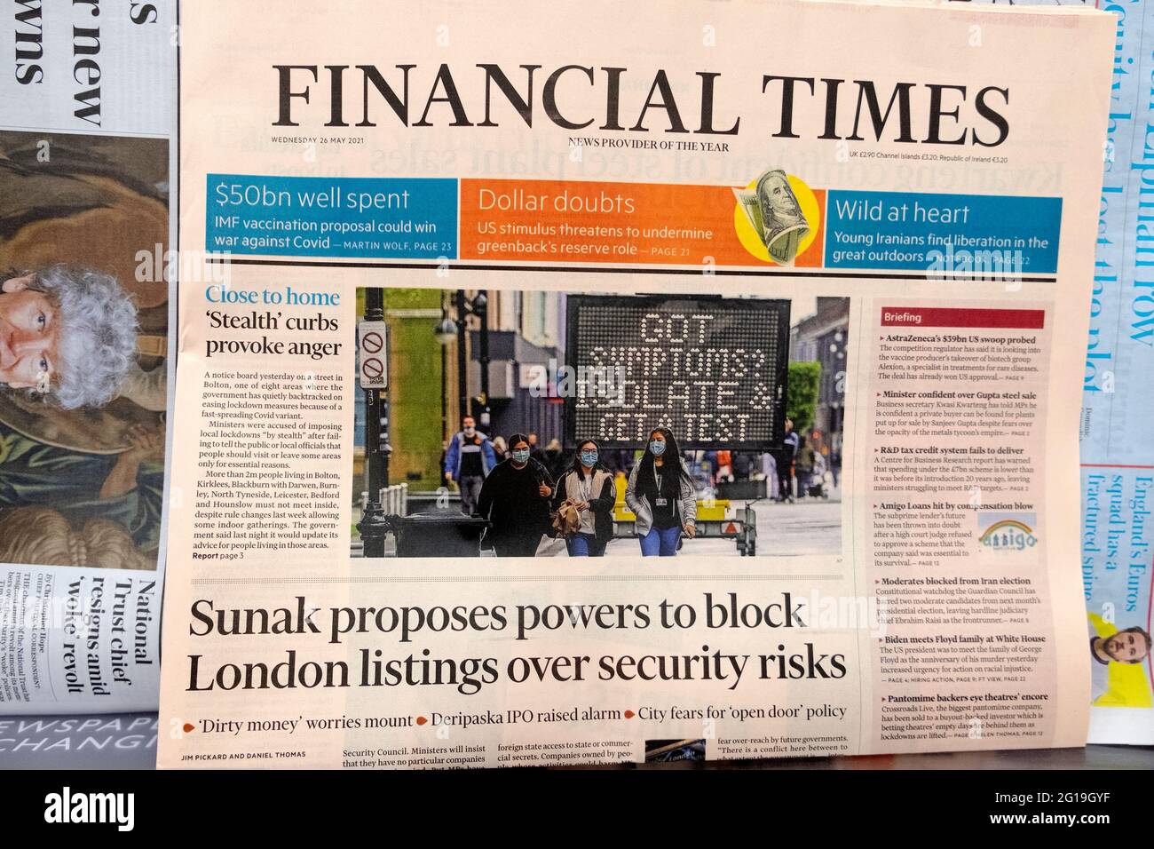 Il 27 maggio 2021, a Londra, Inghilterra UK, il titolo del giornale Financial Times FT Rishi 'Sunak propone poteri per bloccare gli elenchi di Londra sui rischi di sicurezza' Foto Stock