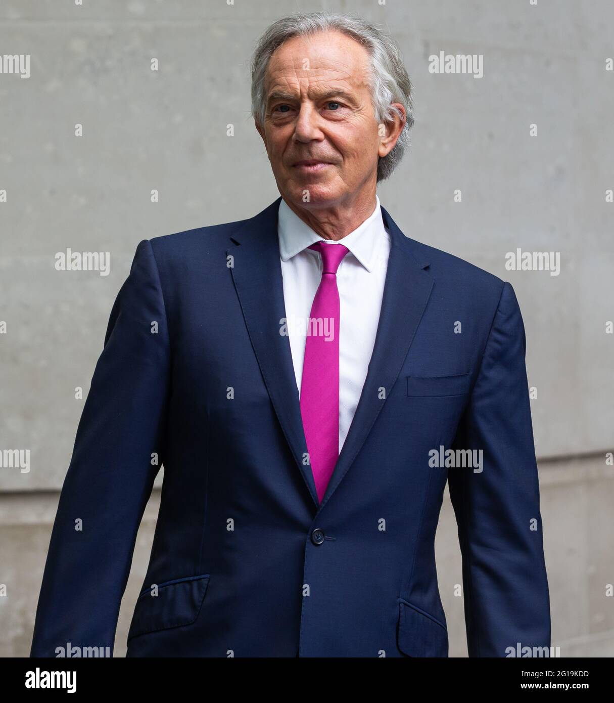 LONDRA, REGNO UNITO. 6 GIUGNO. Tony Blair lascia Broadcasting House, Londra, dopo la sua apparizione all'Andrew Marr Show di domenica 6 giugno 2021. (Credit: Tejas Sandhu | MI NEWS) Foto Stock