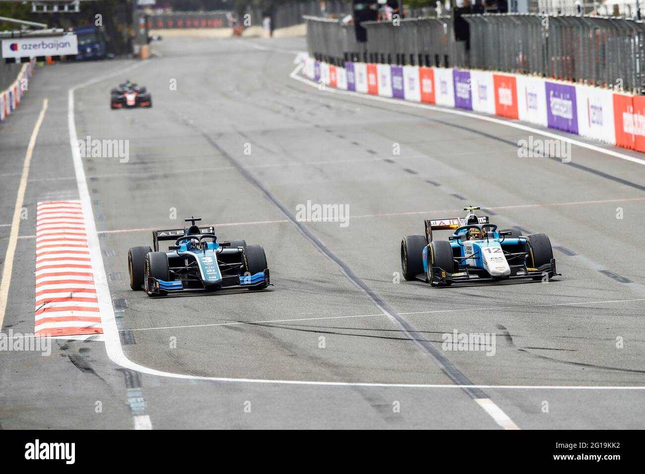Baku, Azerbaigian. 6 Giugno 2021. 03 Zhou Guanyu (chn), UNI-Virtuosi Racing, Dallara F2, azione 12 Zendelli Lisim (ger), MP Motorsport, Dallara F2, azione durante il 3° round del Campionato FIA Formula 2 2021 dal 04 al 06 giugno 2021 sul circuito cittadino di Baku, a Baku, Azerbaigian - Foto Xavi Bonilla/DPPI Foto Stock