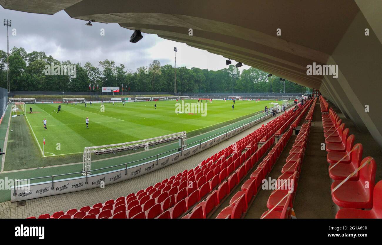 Vista generale precedente a 2. Bundesliga femminile tra 1. FC Koeln e SG 99 Andernach allo stadio Franz-Kremer di Colonia, Germania. Foto Stock