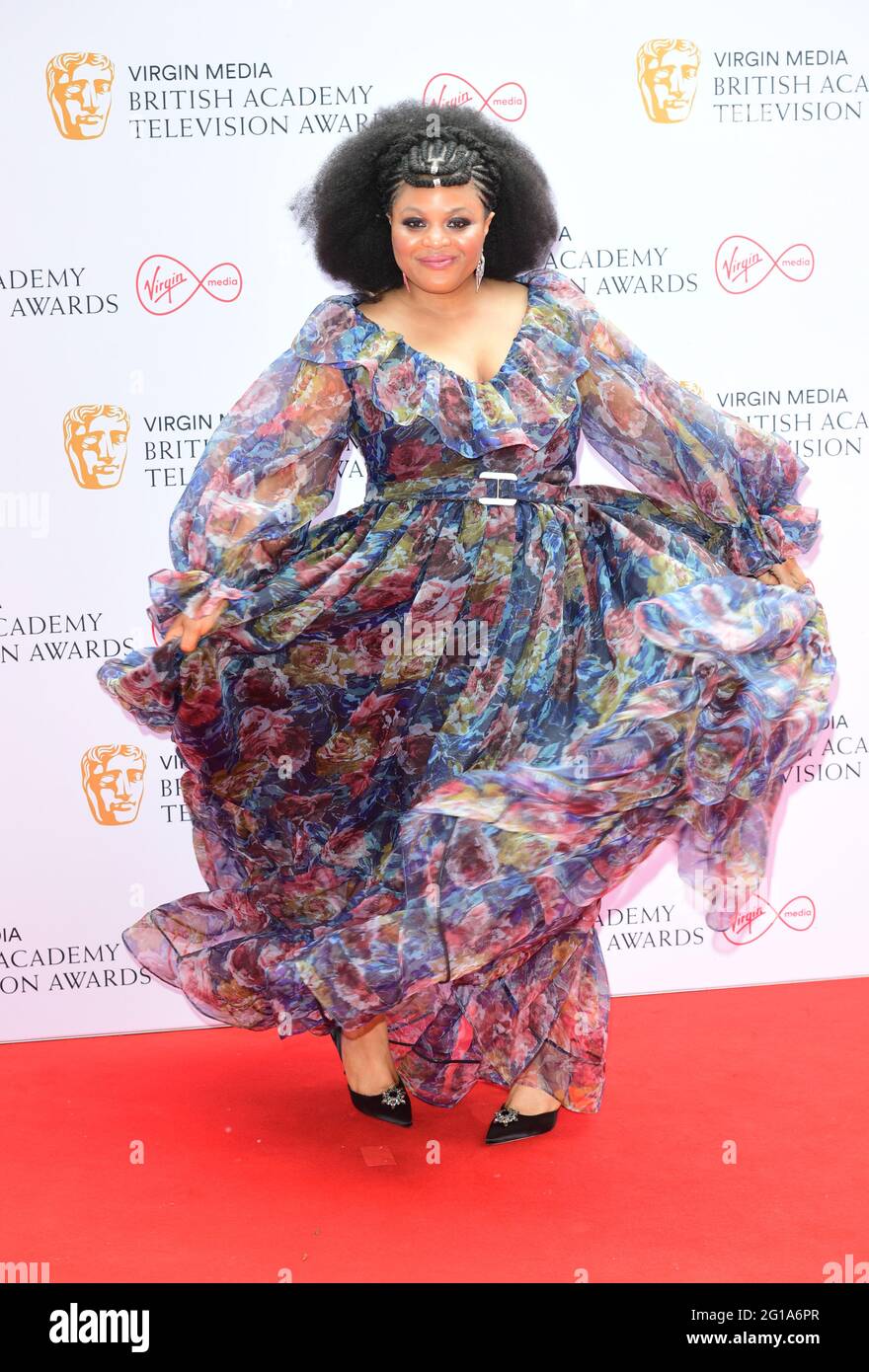 Gbemisola Ikumelo riceve i premi Virgin Media BAFTA TV al Centro TV di Wood Lane, Londra. Data immagine: Domenica 6 giugno 2021. Foto Stock