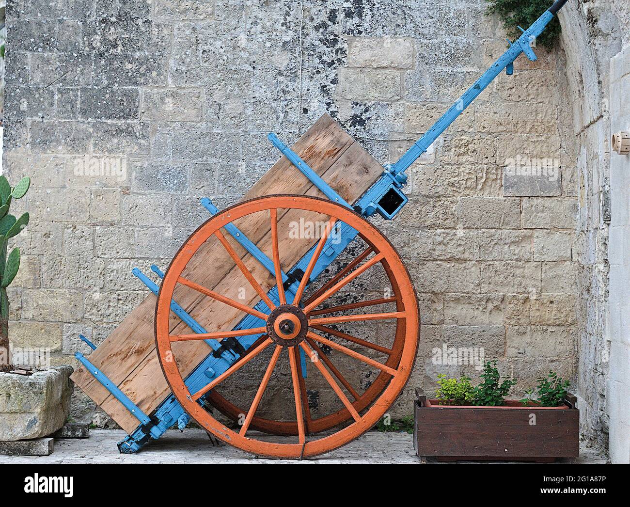carrello trainante nei famosi sassi di matera Foto Stock