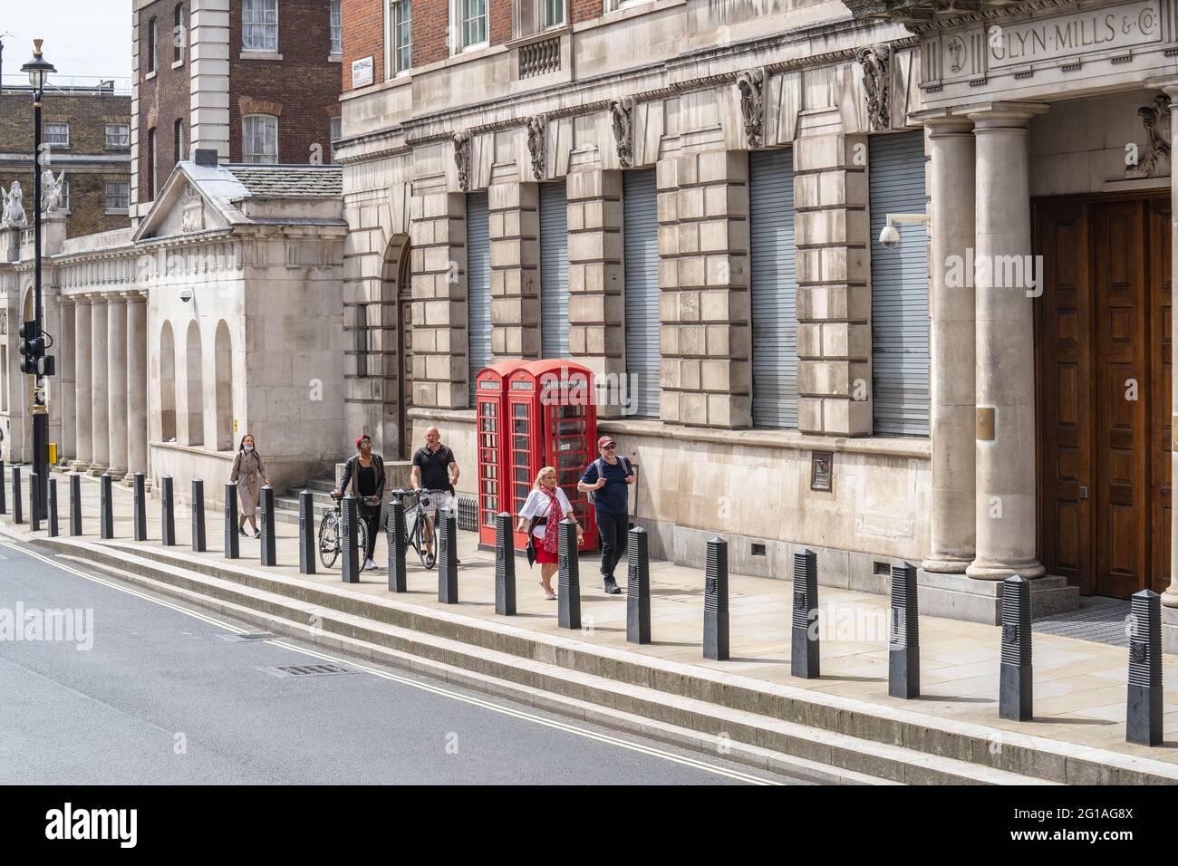 Telefono rosso, un chiosco telefonico per un telefono pubblico. Regno Unito, Londra, 29 maggio 2021 Foto Stock