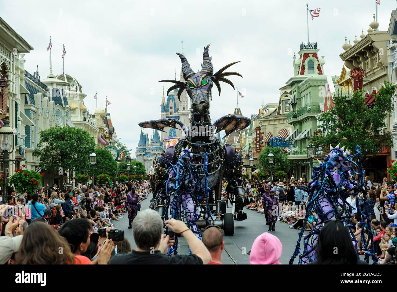 Mechanical Dragon in Festival of Fantasy Parade, Magic Kingdom Park, Walt Disney World, Orlando, Florida. Foto Stock