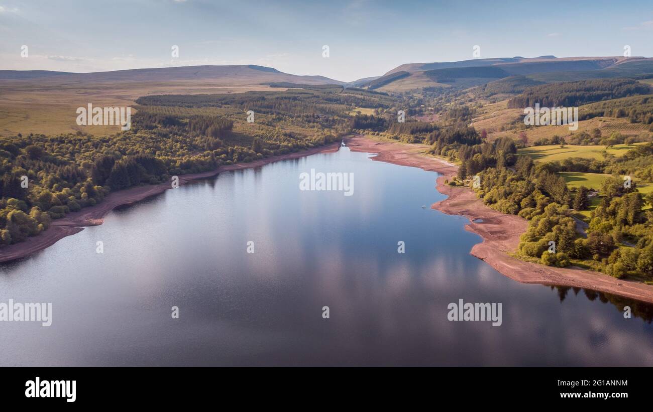 Vista aerea del lago artificiale di Llwyn-onn, Brecon Beacons National Park, Galles, Regno Unito Foto Stock