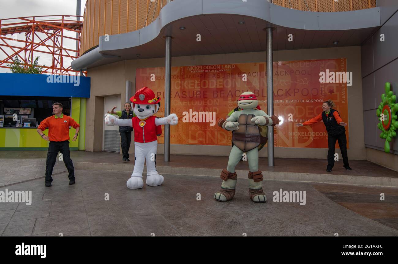 Mackpool Club Pleasure Beach un evento privato a Pleasure Beach Blackpool, i Riders stanno godendo DI Ride tomé SULLA nuova ICON Coaster Foto Stock