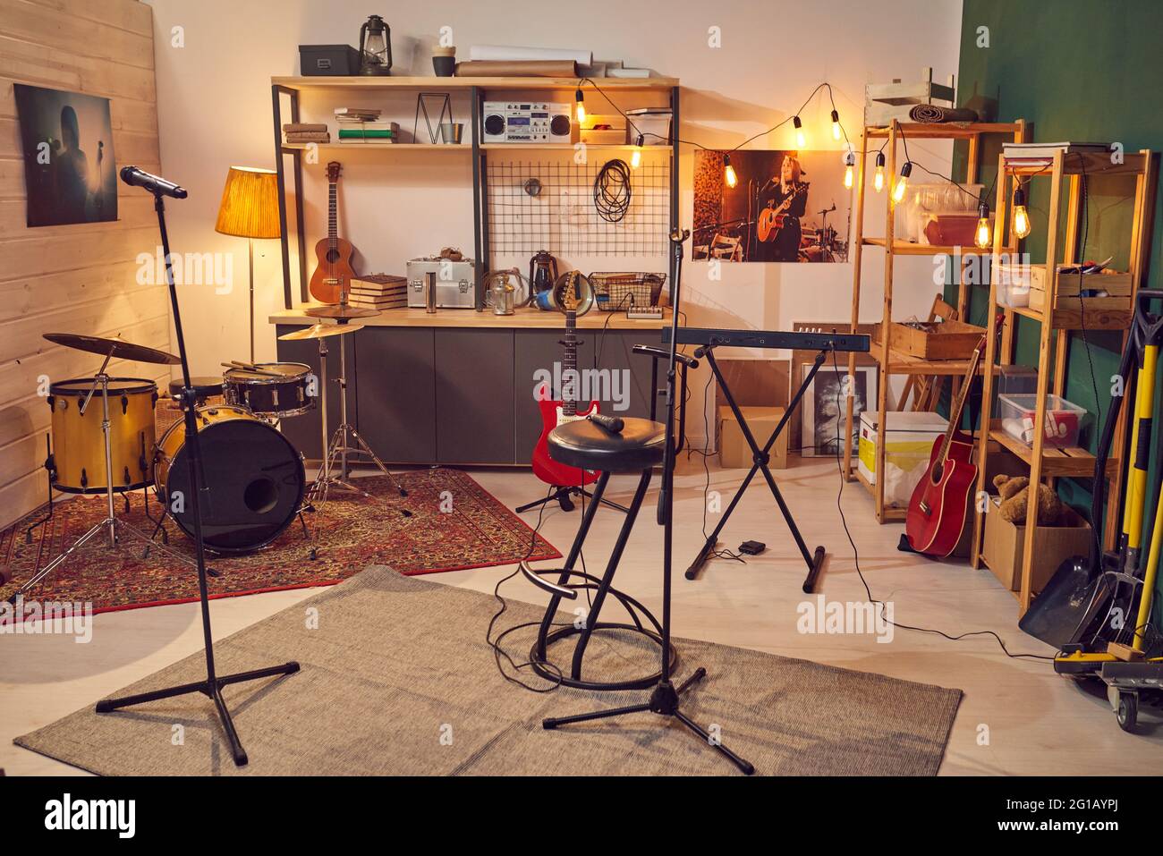 Interno di un grande studio di registrazione musicale con nessuno all'interno Foto Stock