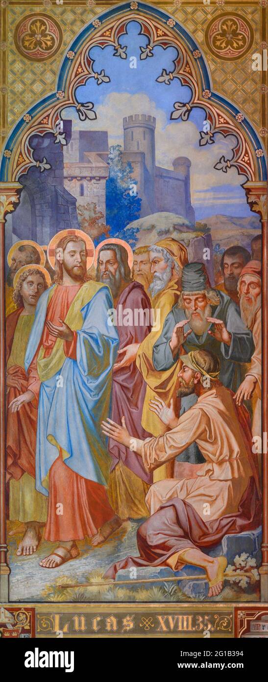 Pittura di Gesù che guarisce un mendicante cieco vicino a Gerico (Luca 18:35). Votivkirche – Chiesa votiva, Vienna, Austria. Foto Stock