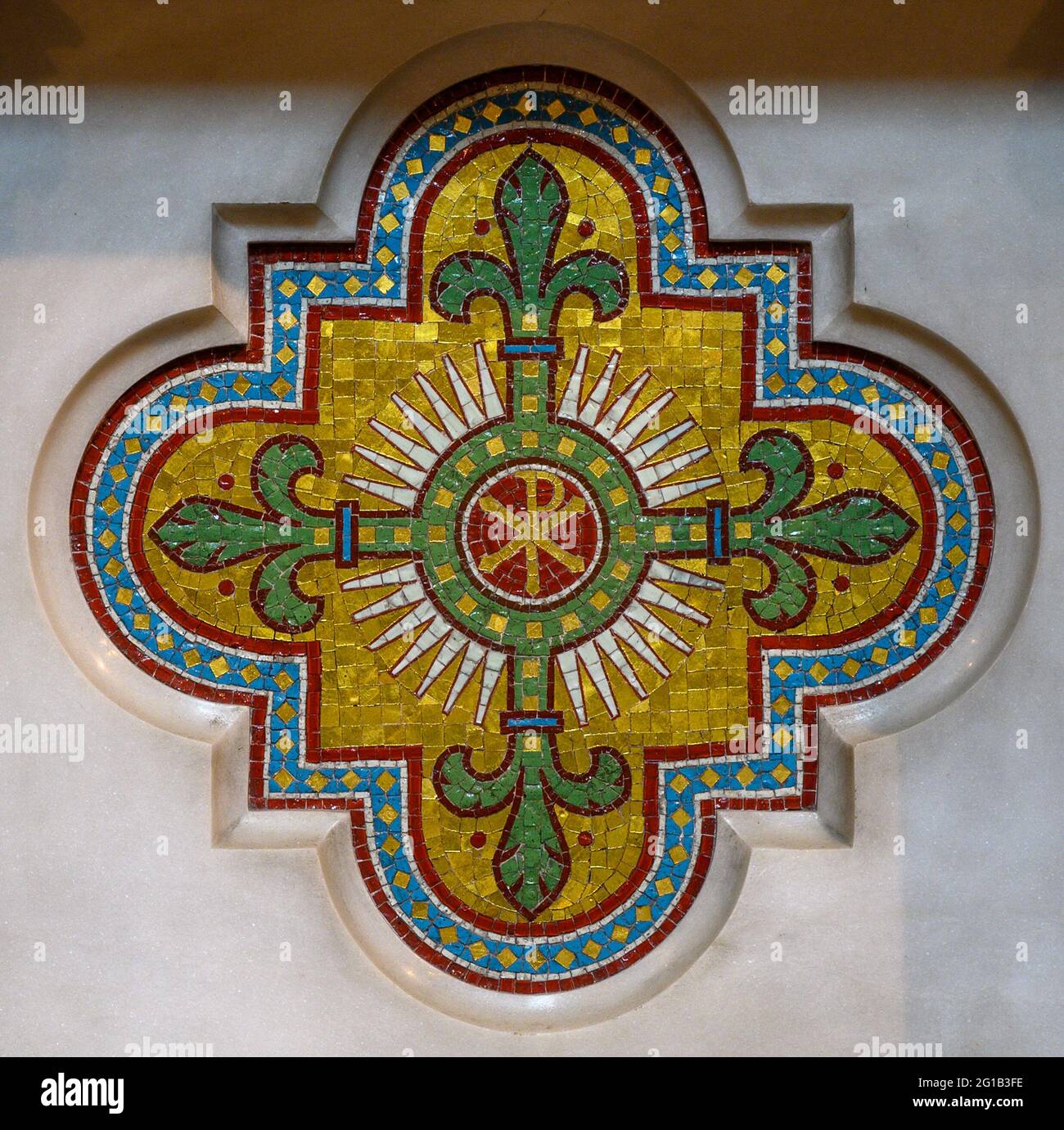 Il IX monogramma – un monogramma cristiano. Votivkirche, Vienna, Austria. Foto Stock