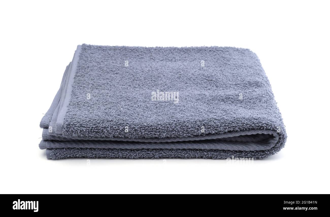 Asciugamano da bagno grigio in spugna, isolato su bianco. Foto Stock