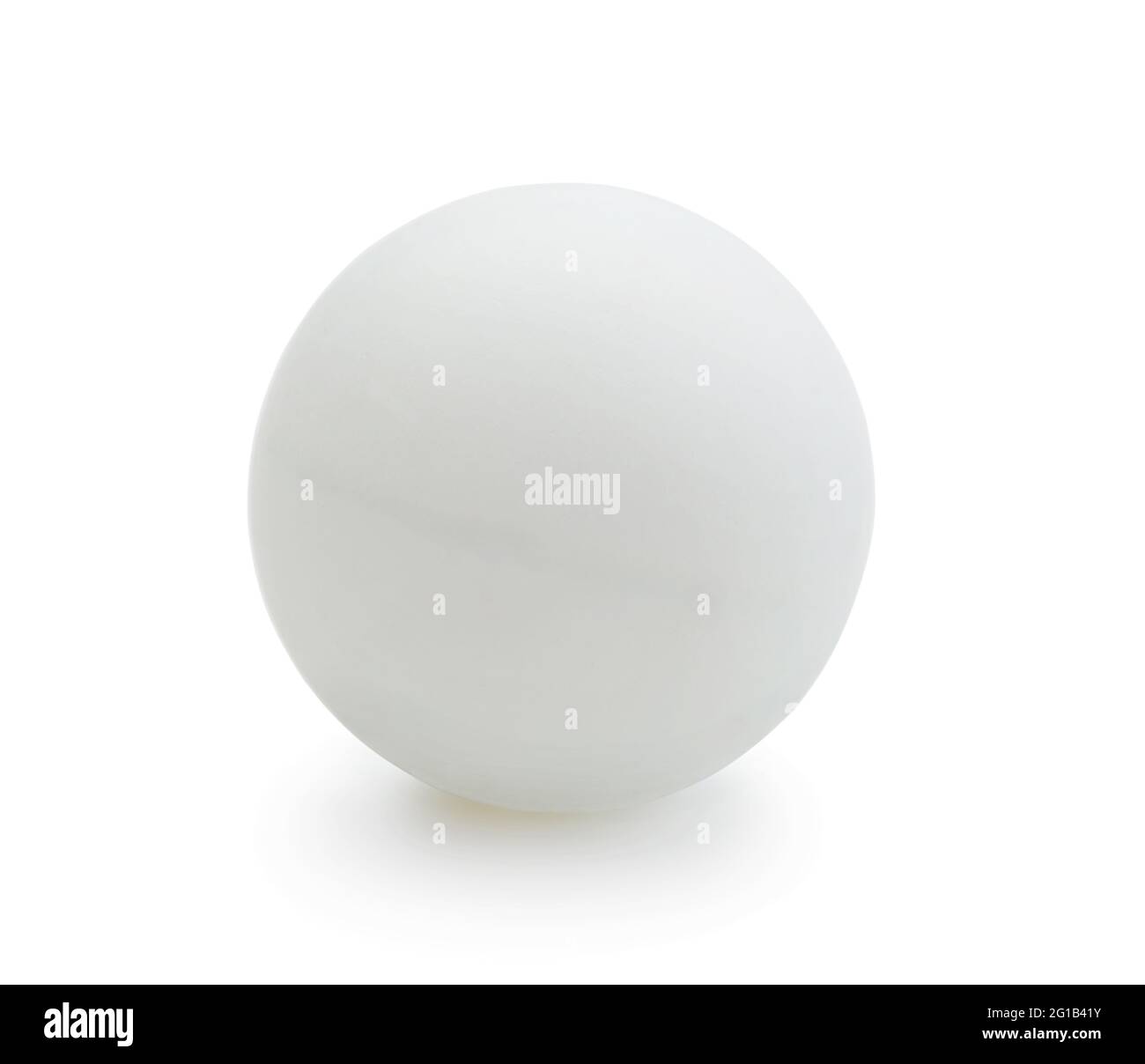 Pallina da ping-pong bianca in plastica isolata su bianco. Foto Stock
