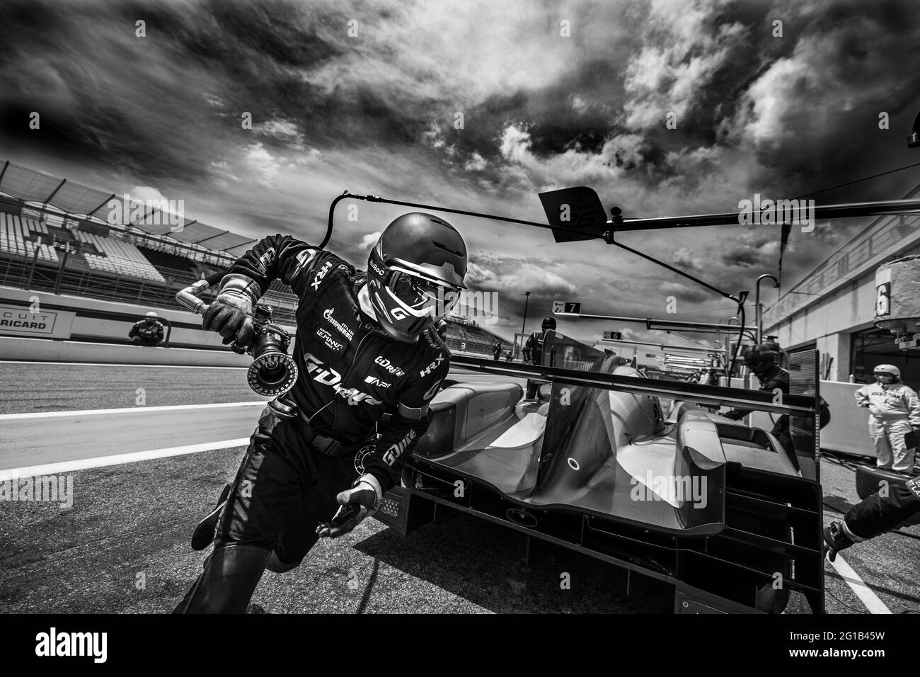 26 Roman Rusinov (RUS), Franco Colapinto (ARG), Nyck De Vries (NLD), Aurus 01 – Gibson G-DRIVE RACING, stand d'azione pit lane durante la 2021 4 ore di le Castellet, 3° round della 2021 European le Mans Series, dal 04 al 06 giugno 2021 sul circuito Paul Ricard, A le Castellet, Francia - Photo Germain Hazard / DPPI Foto Stock