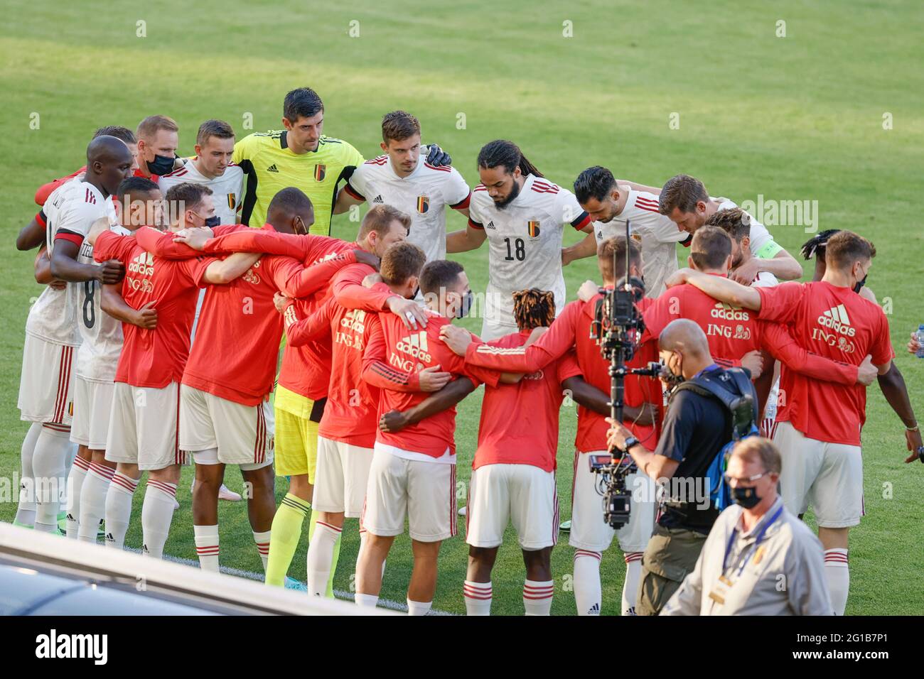 I giocatori belgi hanno ritratto all'inizio di una partita amichevole della  nazionale belga di calcio Red Devils e della nazionale croata, a Bruxelles,  parte Foto stock - Alamy