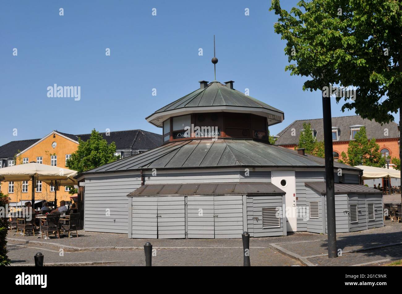 Hillerod/Danimarca. 06 giugno 2021, vita estiva e business su Hillerod Torv dopo covid-19 da Danimarca hs aprire più business e meno viaggi restr Foto Stock