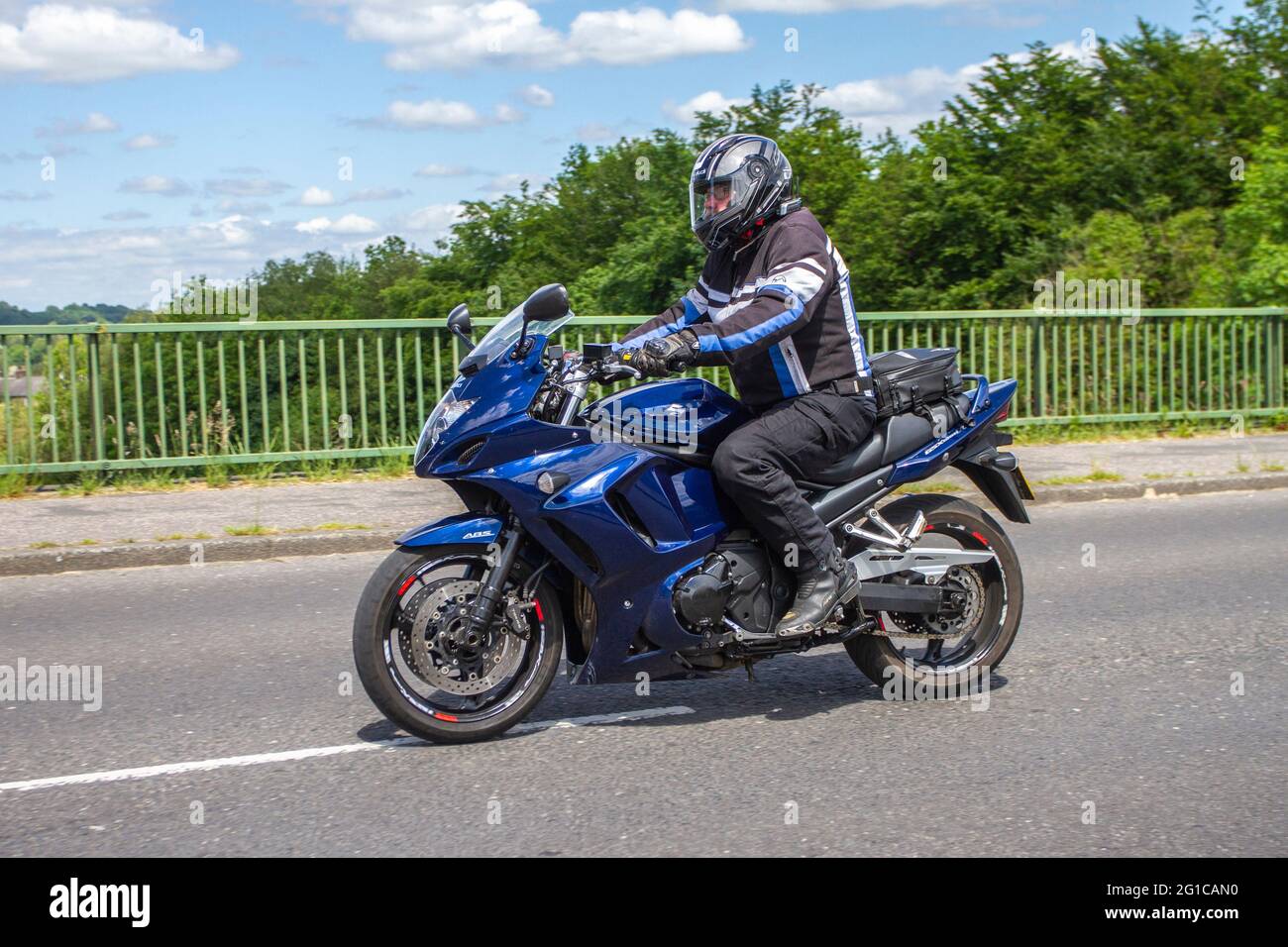 2010 Suzuki GSX 1250 Blue 1255cc gsx1250fa moto sportivo, motociclista; trasporto a due ruote, moto, veicolo, Strade, motociclette, motociclette e motociclette che guidano a Chorley, Regno Unito Foto Stock