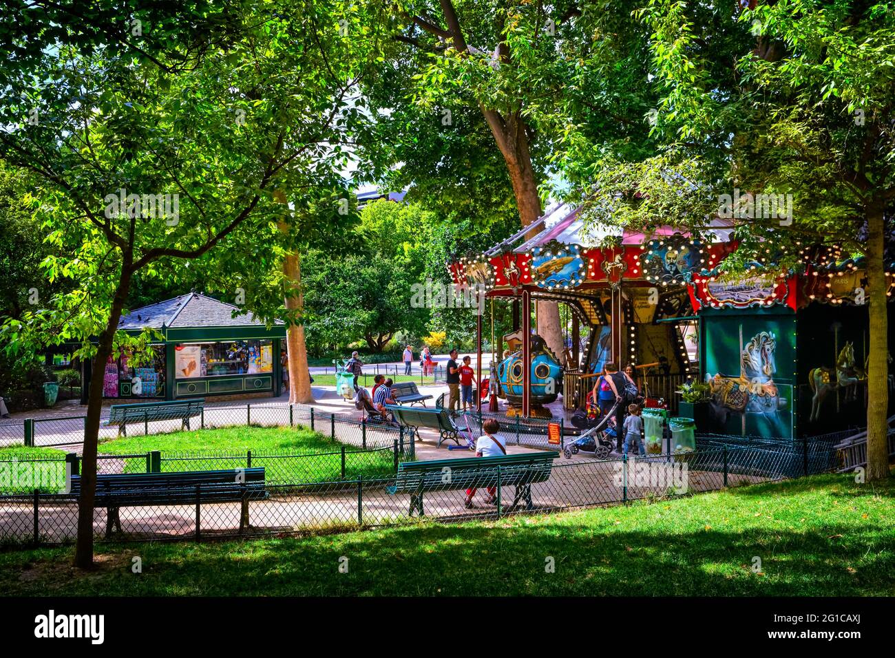 GIOSTRA PER BAMBINI DEL PARCO MONCEAU A PARIGI, FRANCIA Foto Stock