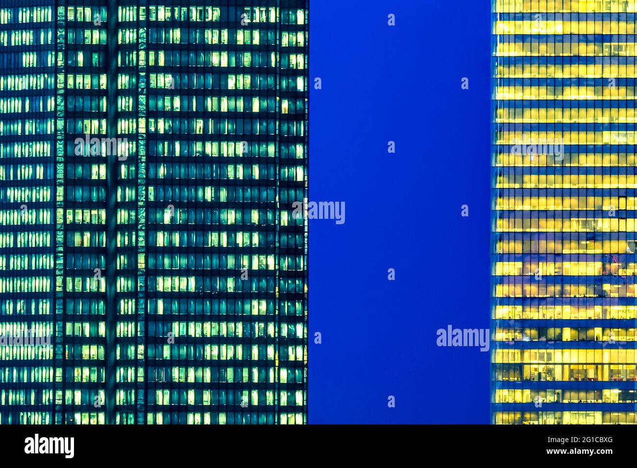 TORRI DI LA DEFENSE QUARTIERE FINANZIARIO VICINO A PARIGI DI NOTTE Foto Stock