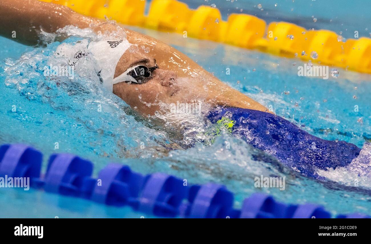 Berlino, Germania. 03 giugno 2021. Nuoto: Campionato tedesco, decisione, 400 metri medley, donne, nuoto e diving hall in Europa-Sportpark Berlino. Giulia Goerigk della SGR Karlsruhe lotta per la vittoria. Credit: Andreas Gora/dpa/Alamy Live News Foto Stock
