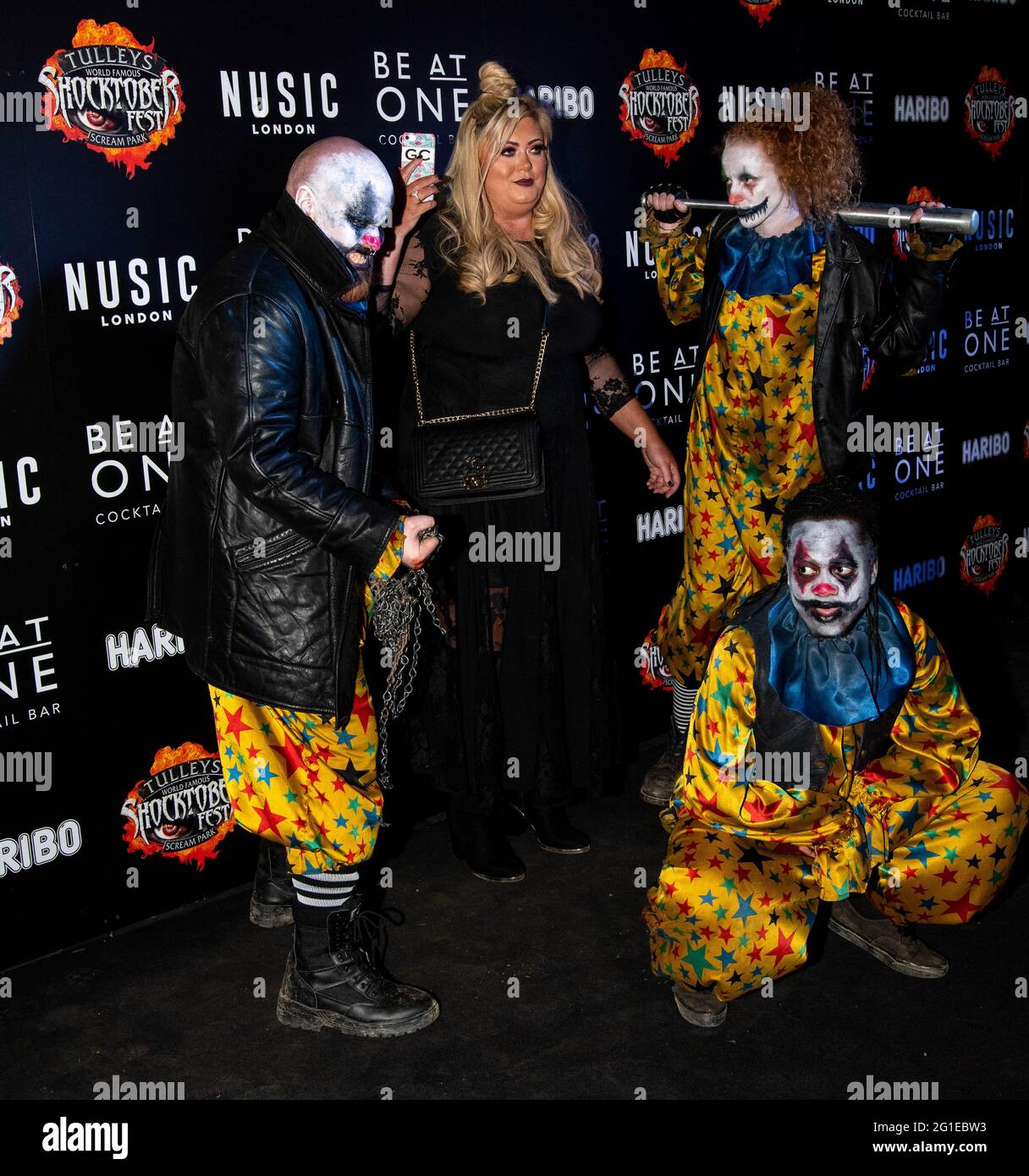 Serie Gemma Collins, Richard Blackwell, Katie Price Heavy D Dr Ranj, sul tappeto nero al Tullys Halloween Shocktober Fest Foto Stock