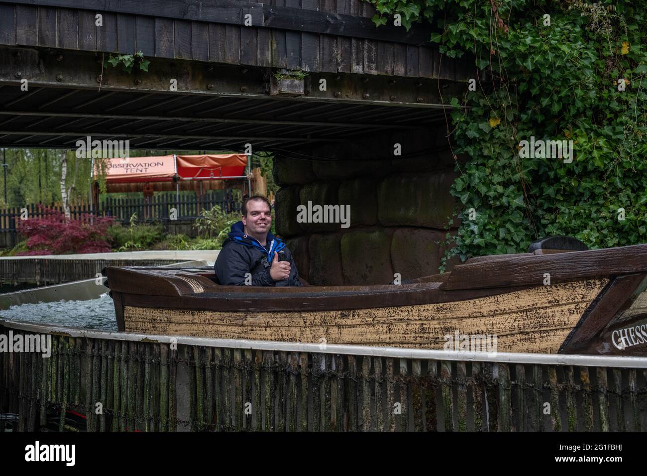 Chessington World of Adventure , evento speciale per i media per l'apertura del nuovo log flume "Tiger Falls" Foto Stock