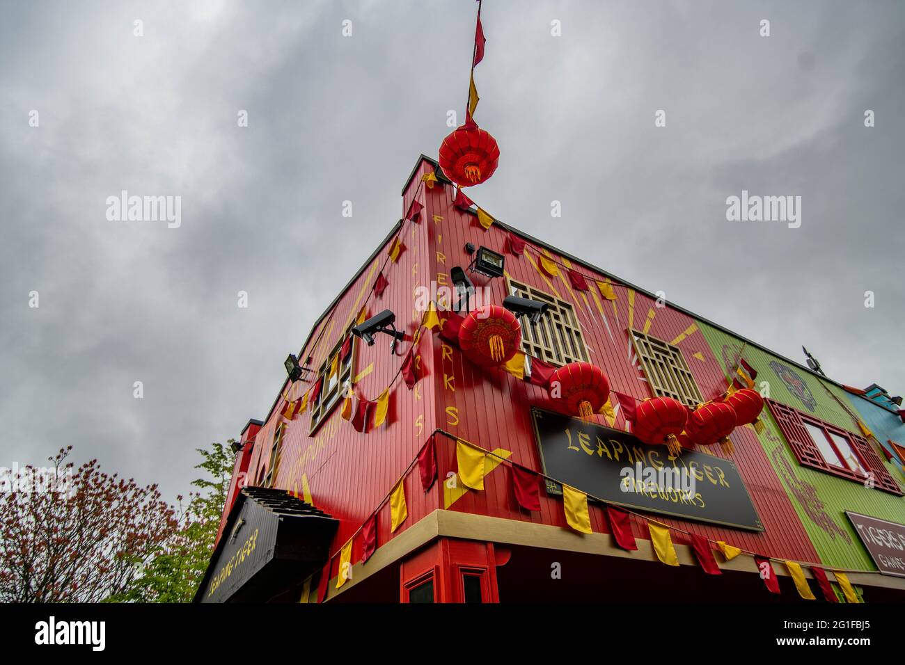 Chessington World of Adventure , evento speciale per i media per l'apertura del nuovo log flume "Tiger Falls" Foto Stock
