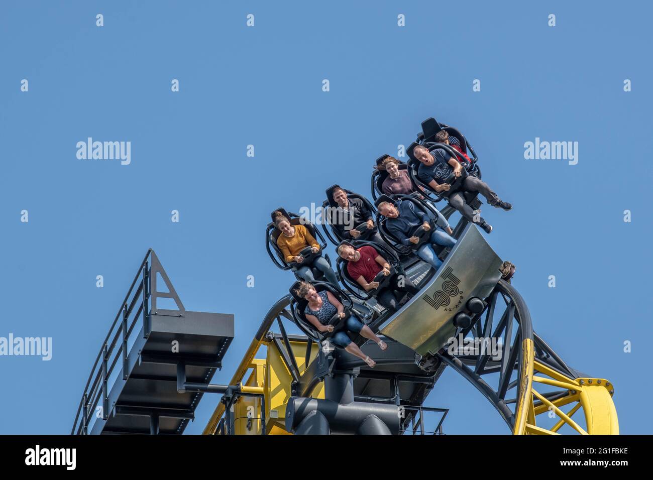 Chessington World of Adventure , evento speciale per i media per l'apertura del nuovo log flume "Tiger Falls" Foto Stock