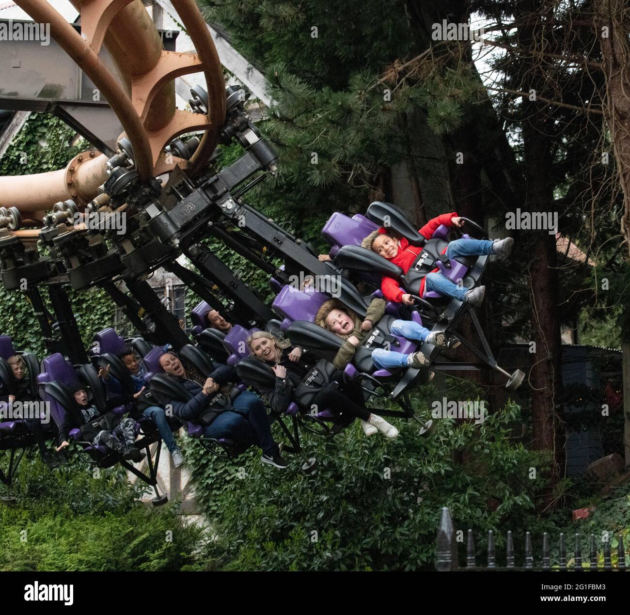 Chessington World of Adventure , evento speciale per i media per l'apertura del nuovo log flume "Tiger Falls" Foto Stock