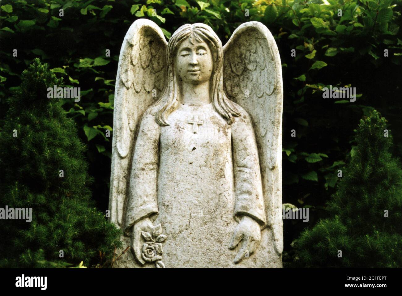 morte, cimitero, lapidi, dettaglio, angelo, Nordfriedhof (cimitero settentrionale), Monaco di Baviera, Germania, DIRITTI-AGGIUNTIVI-AUTORIZZAZIONE-INFORMAZIONI-NON-DISPONIBILI Foto Stock