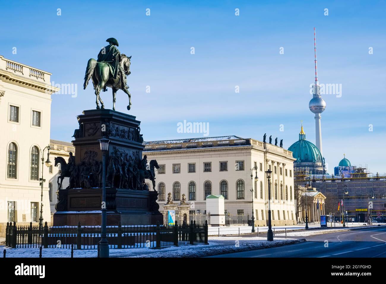 Statua equestre di Federico il Grande, il viale Unter den Linden, Berlino, Germania Foto Stock