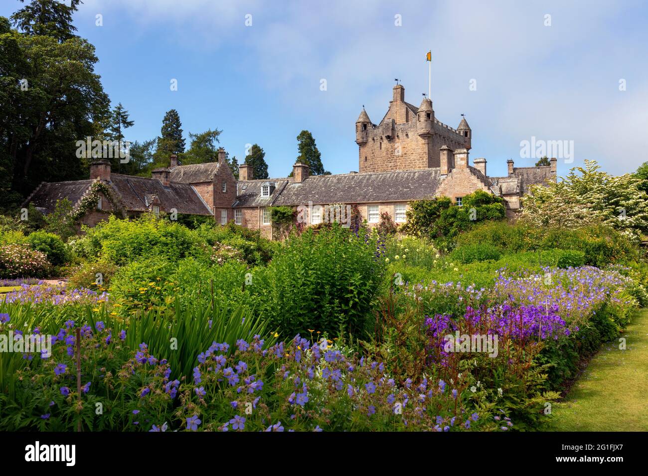 Cawdor Castle con giardino vicino Inverness, Inverness-shire, Northern Highlands, Scozia, Regno Unito Foto Stock