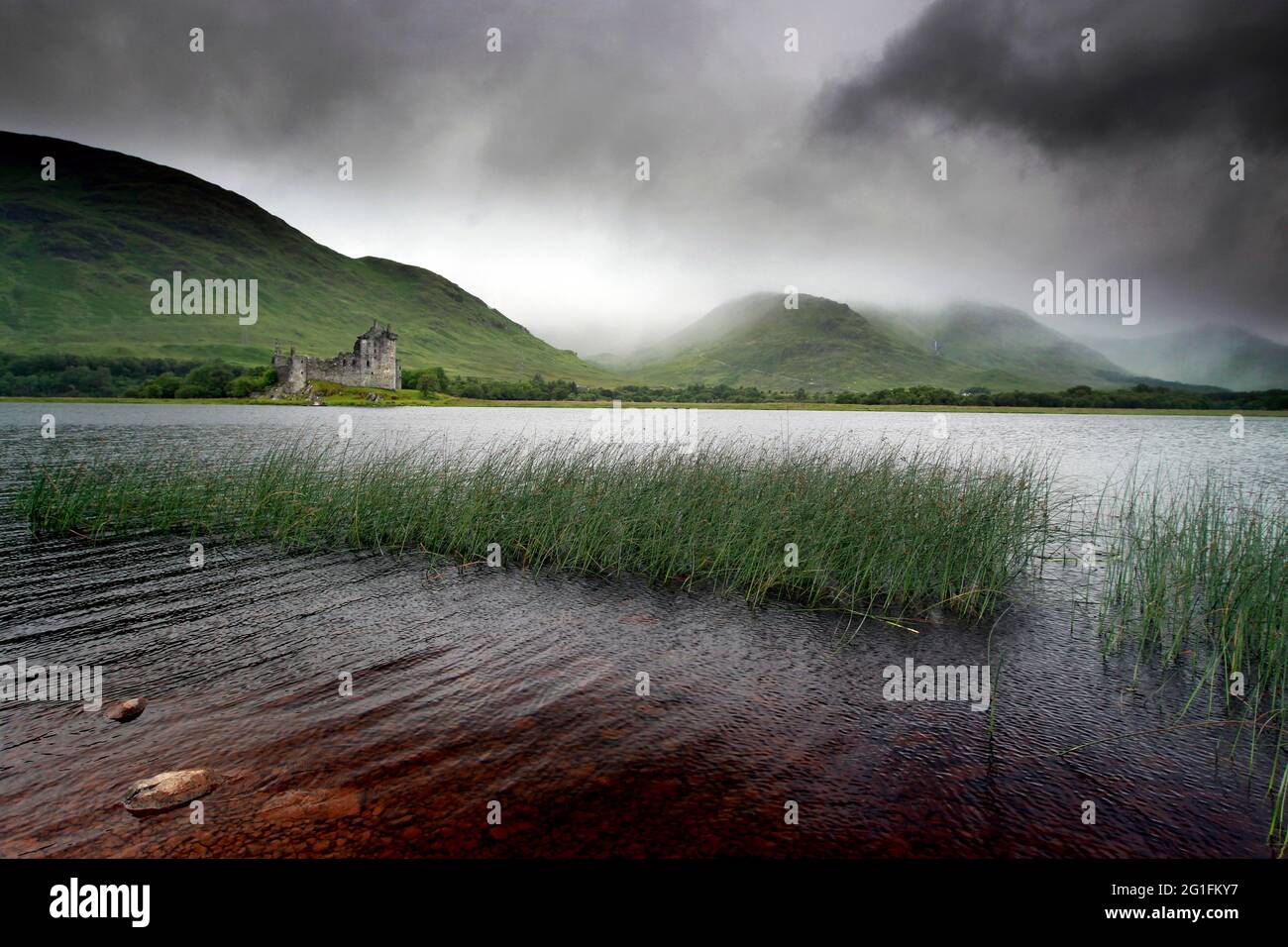 Loch awe, Castello di Kilchurn, rovine del castello, Casa torre, torre residenziale, Gray Sky, Lochawe, Dalmally, Argyll e Bute, Highlands, Highland, Scozia Foto Stock