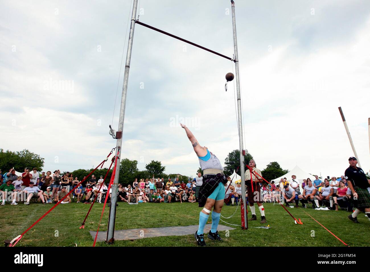Highlandgames, giochi highland, atleta, sportivo, kilt, sfida per gli eventi pesanti, peso per gli alti, sollevamento pesi, tiro alto, tartan, plaid Foto Stock