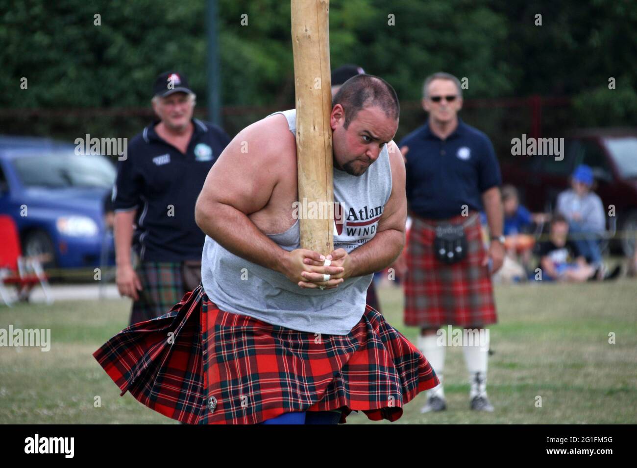Highlandgames, giochi highland, atleta, sportivo, kilt, sfida per eventi pesanti, lancio della cabina, lancio, lancio di tronchi, tartan, Assegni, Scozia Foto Stock