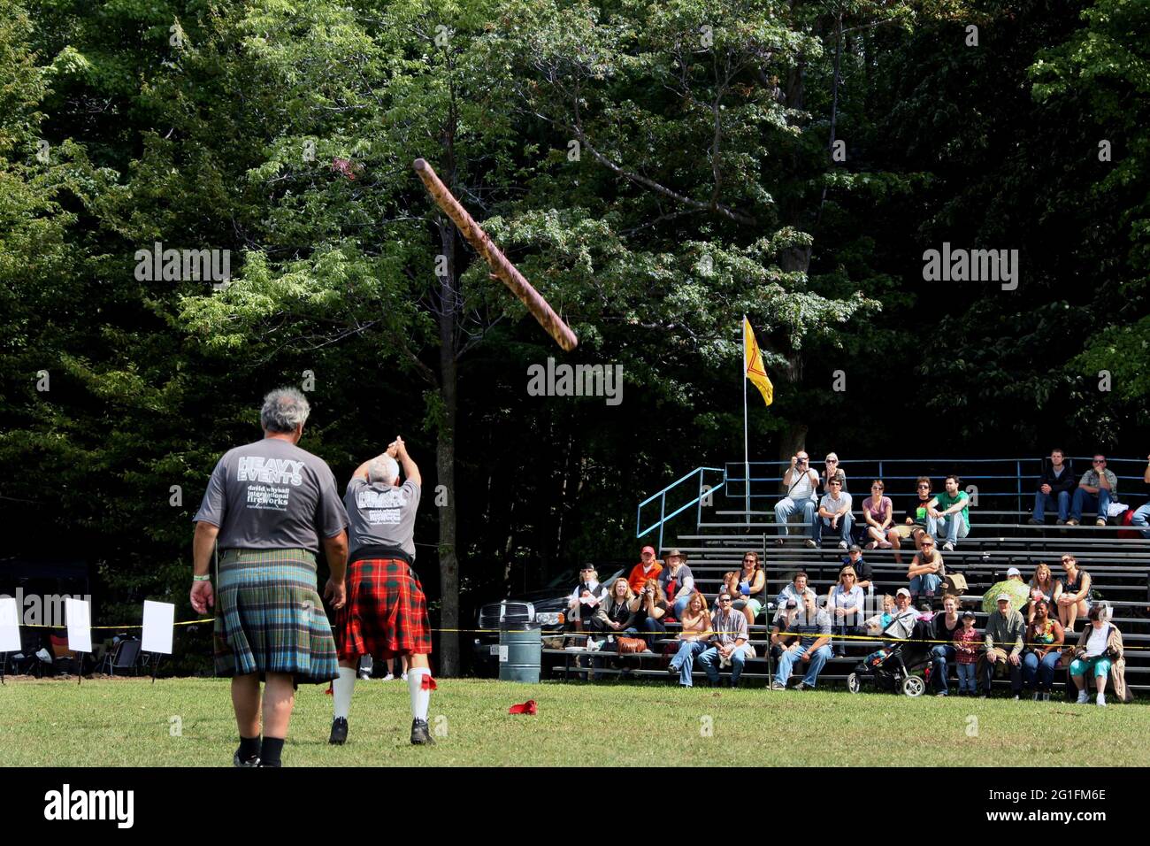 Highlandgames, giochi highland, atleta, sportivo, kilt, Heavy Events Challenge, lancio del caber, lancio di tronchi, Scozia, Nord America Foto Stock