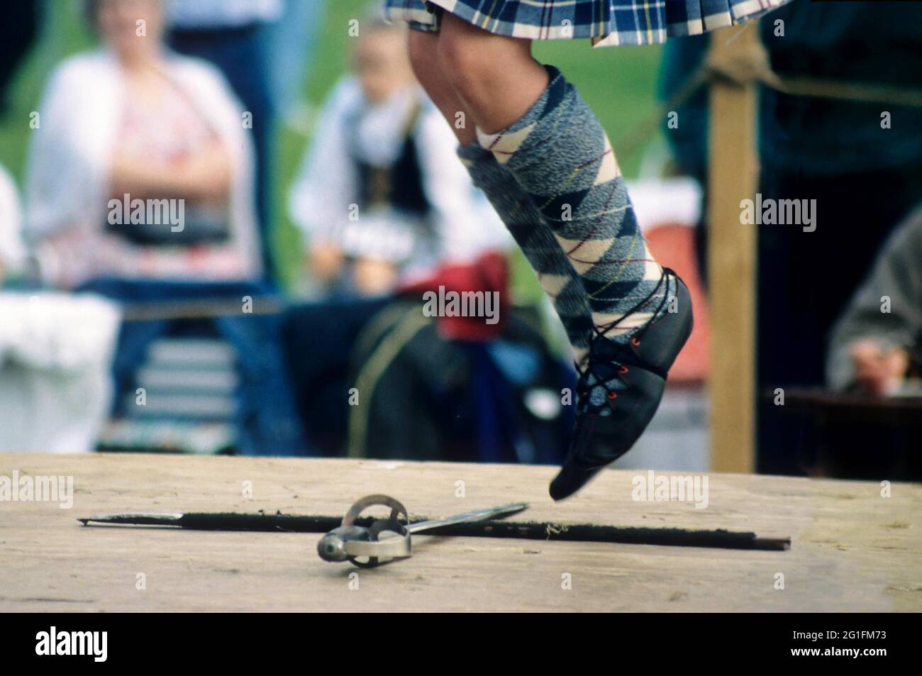 Highlandgames, giochi highland, danza highland, danza highland, danza spada, spade, chilt, tartan, plaid, calzini, Scozia, Gran Bretagna Foto Stock