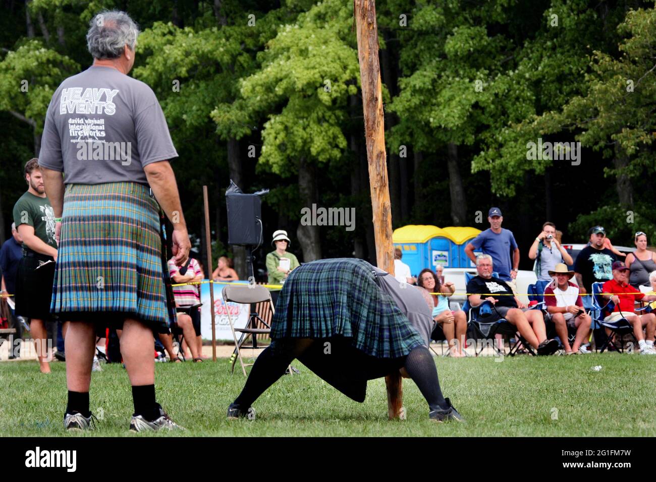 Highlandgames, giochi highland, atleta, sportivo, kilt, Heavy Events Challenge, lancio del caber, lancio di tronchi, Scozia, Nord America Foto Stock