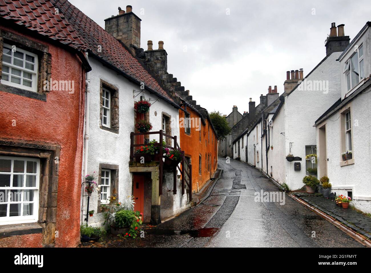 Lane, case storiche, imbiancate, location delle riprese Oulander Cranesmuir, Culross, Dunfermline, Fife, Firth of Forth, Midands, Scozia centrale Foto Stock