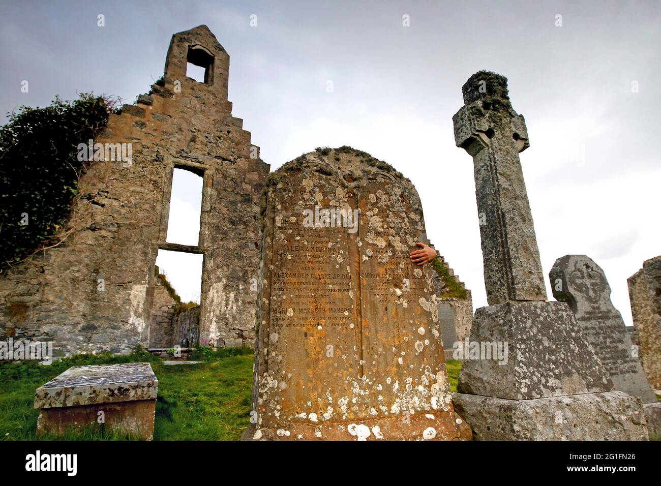 Rovine della chiesa, lapide, croce squat, croce celtica, Balnakeil Bay, Durness, costa settentrionale, Highlands, Highland, Scozia, Gran Bretagna Foto Stock