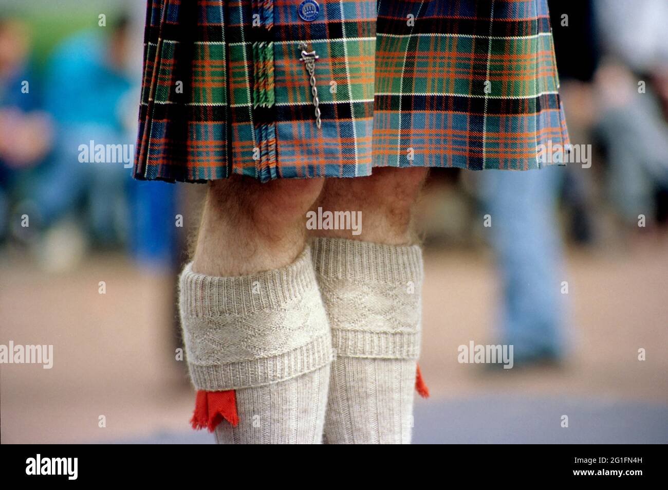 Kilt, kilt, tartan, ginocchio, gambaletto con cinghie ornamentali, garter, garter belt, Glasgow, Scozia, Gran Bretagna Foto Stock