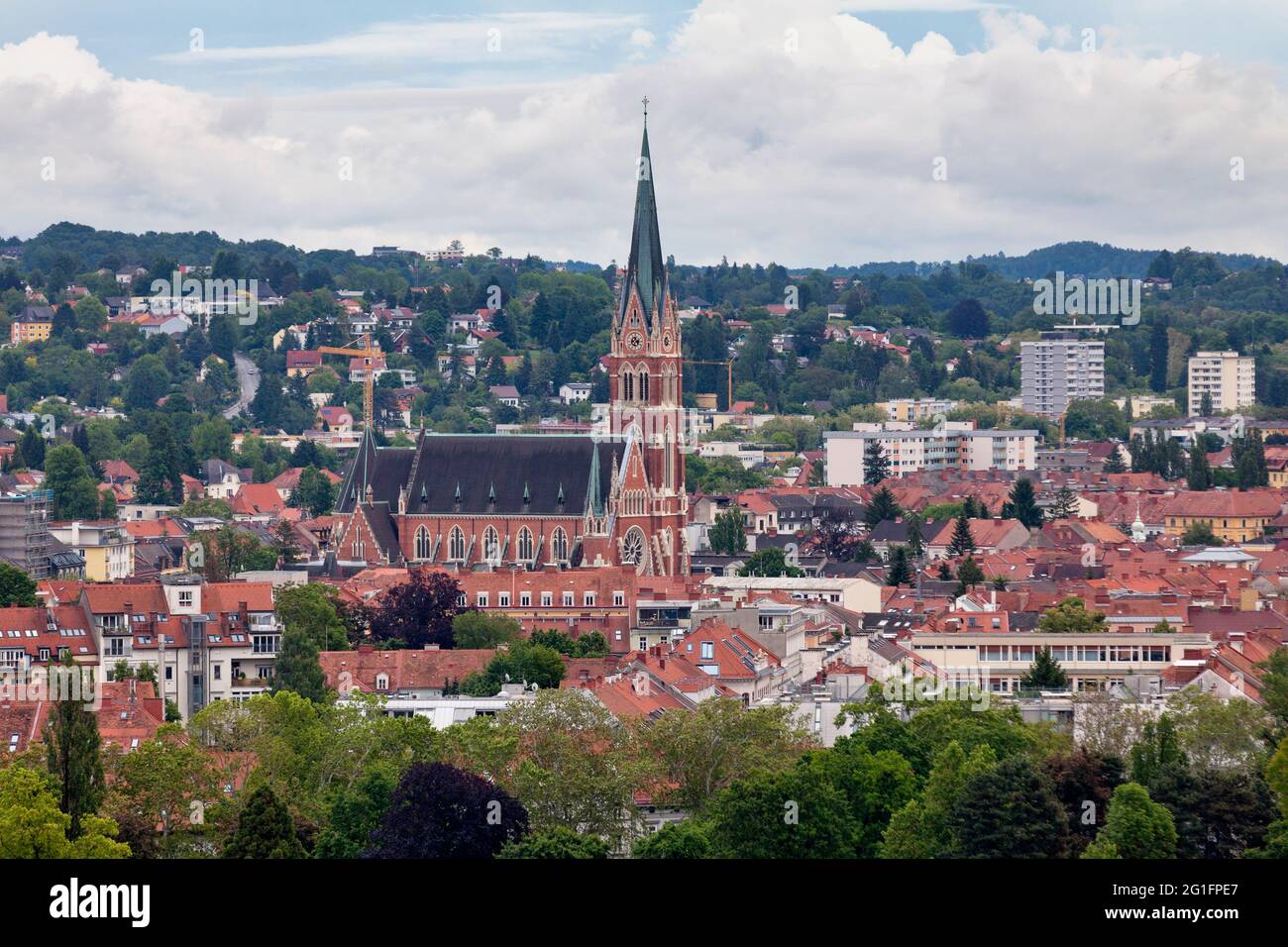 Herz-Jesu-Kirche (in inglese: Chiesa del Sacro cuore di Gesù) è la più grande chiesa di Graz, in Austria. È stato progettato fino all'ultimo dettaglio da Foto Stock