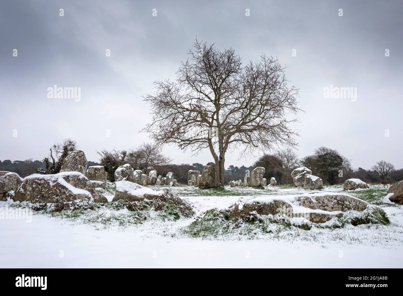 Erdeven (Bretagna, Francia nord-occidentale): Gli allineamenti Menec coperti di neve il 2021/02/11 Foto Stock