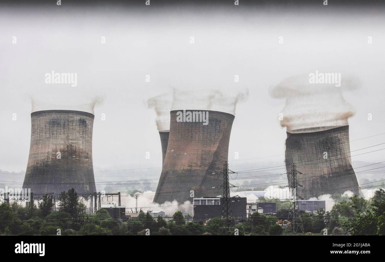 La fase finale della demolizione di Rugeley Powerstation Foto Stock