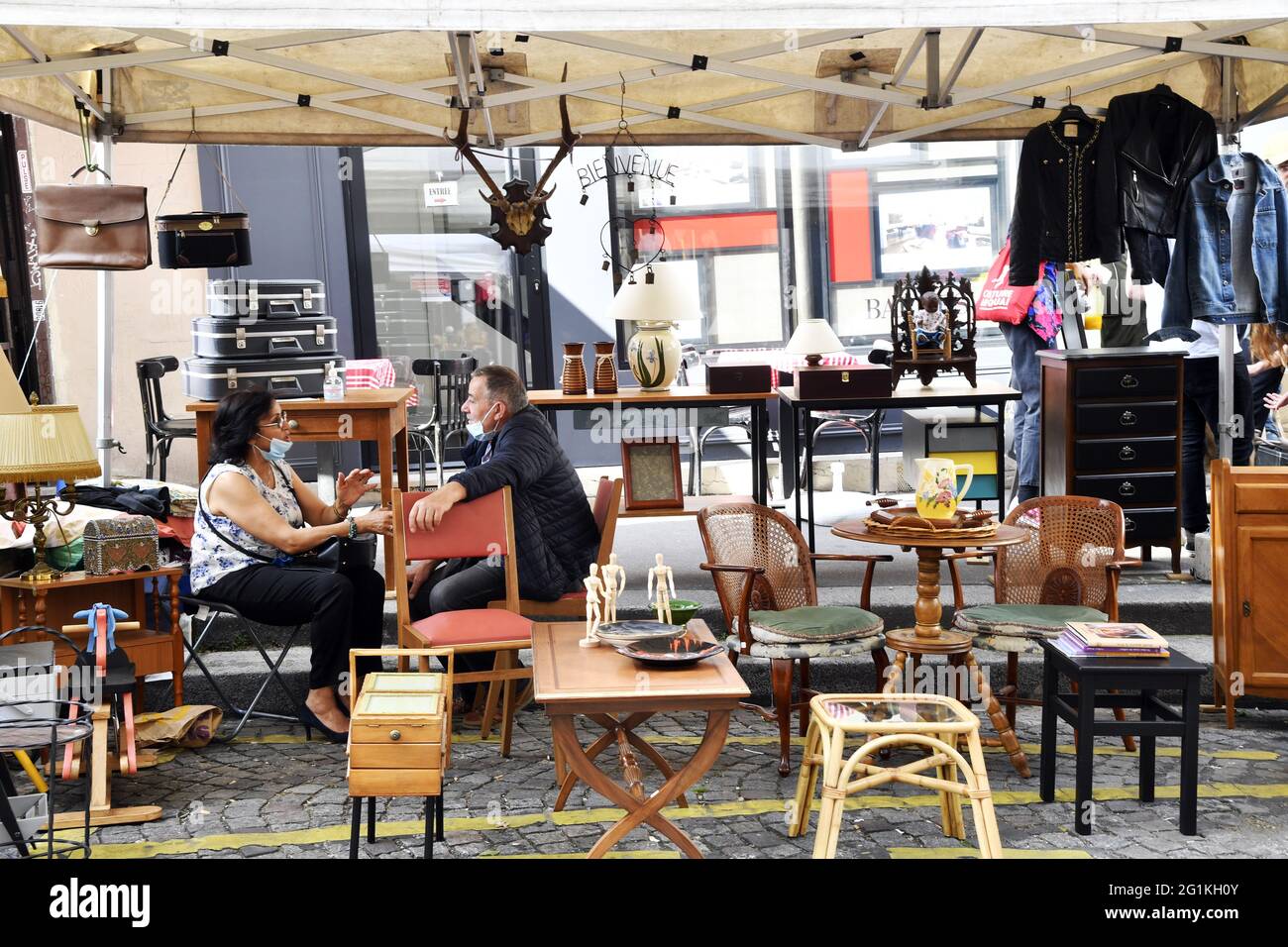 Mercato delle pulci in via Abbesses - Montmartre - Parigi - Francia Foto Stock