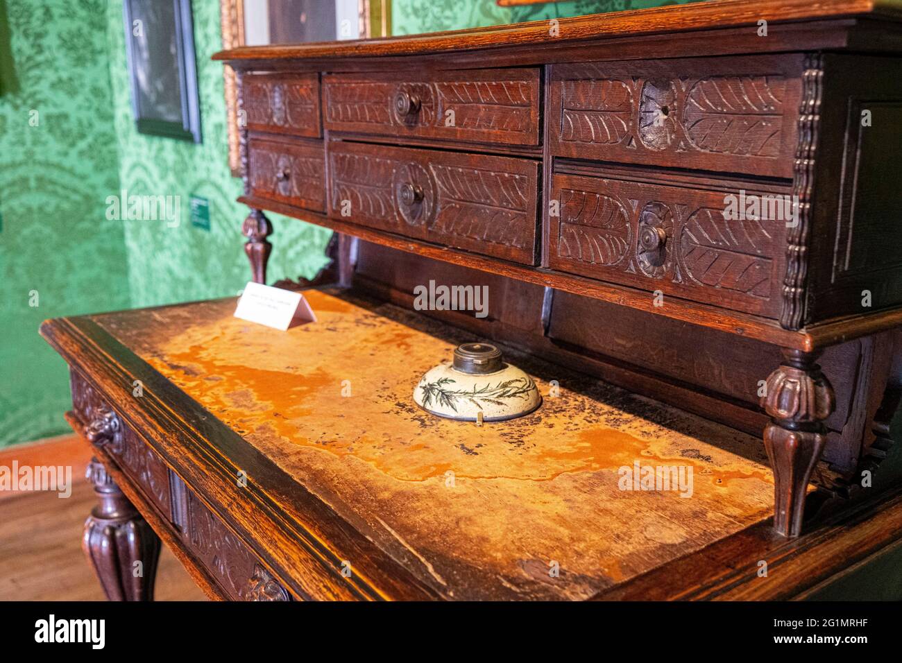 Francia, Parigi, quartiere di Marais, Place des Vosges, la Casa di Victor Hugo, cabinet de Travail, la sua scrivania per lavori in piedi Foto Stock