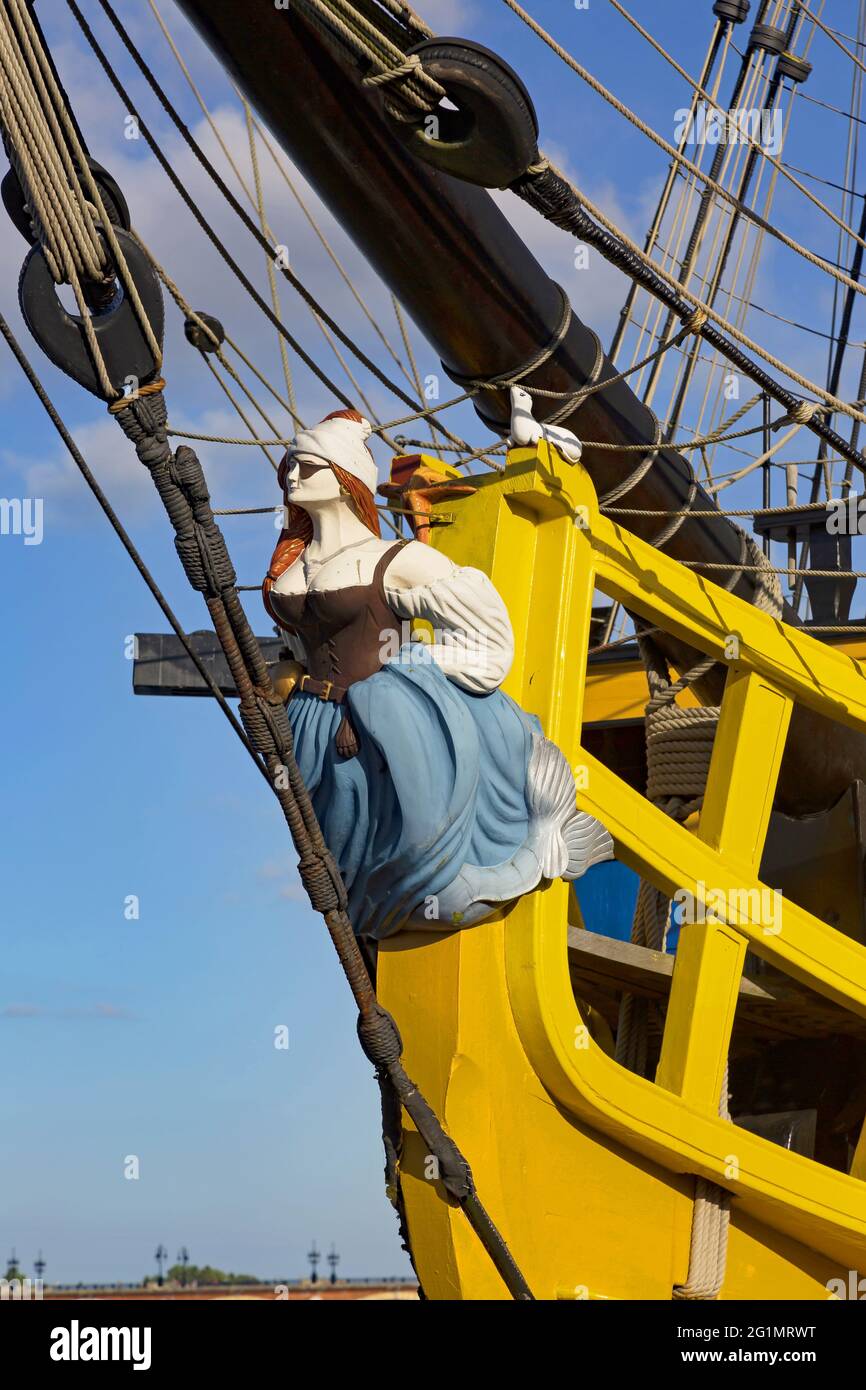 Francia, Gironde, Bordeaux, zona classificata come Patrimonio Mondiale, Bordeaux fte le fleuve, raccolta di barche a vela sulle rive della Garonna, l'Etoile du Roy, tre-masted piazza 46 m, replica ispirata da una fregata britannica del 18 ° secolo, tipo sesta fila con 20 pistole Foto Stock Francia, Gironde, Bordeaux, zona classificata come Patrimonio Mondiale, Bordeaux fte le fleuve, raccolta di barche a vela sulle rive della Garonna, l'Etoile du Roy, tre-masted piazza 46 m, replica ispirata da una fregata britannica del 18 ° secolo, tipo sesta fila con 20 pistole Foto Stock