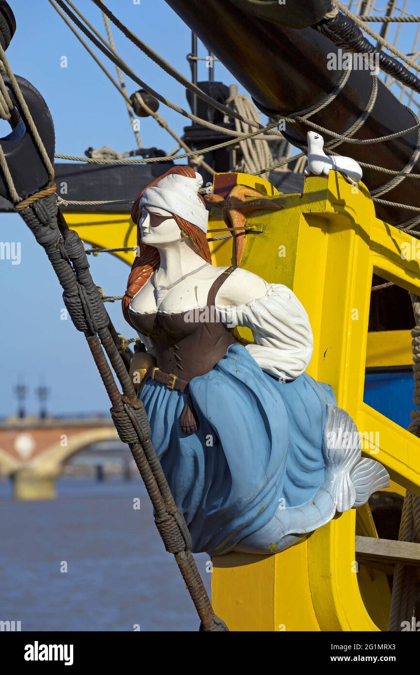 Francia, Gironde, Bordeaux, zona classificata come Patrimonio Mondiale, Bordeaux fte le fleuve, raccolta di barche a vela sulle rive della Garonna, l'Etoile du Roy, tre-masted piazza 46 m, replica ispirata da una fregata britannica del 18 ° secolo, tipo sesta fila con 20 pistole Foto Stock Francia, Gironde, Bordeaux, zona classificata come Patrimonio Mondiale, Bordeaux fte le fleuve, raccolta di barche a vela sulle rive della Garonna, l'Etoile du Roy, tre-masted piazza 46 m, replica ispirata da una fregata britannica del 18 ° secolo, tipo sesta fila con 20 pistole Foto Stock