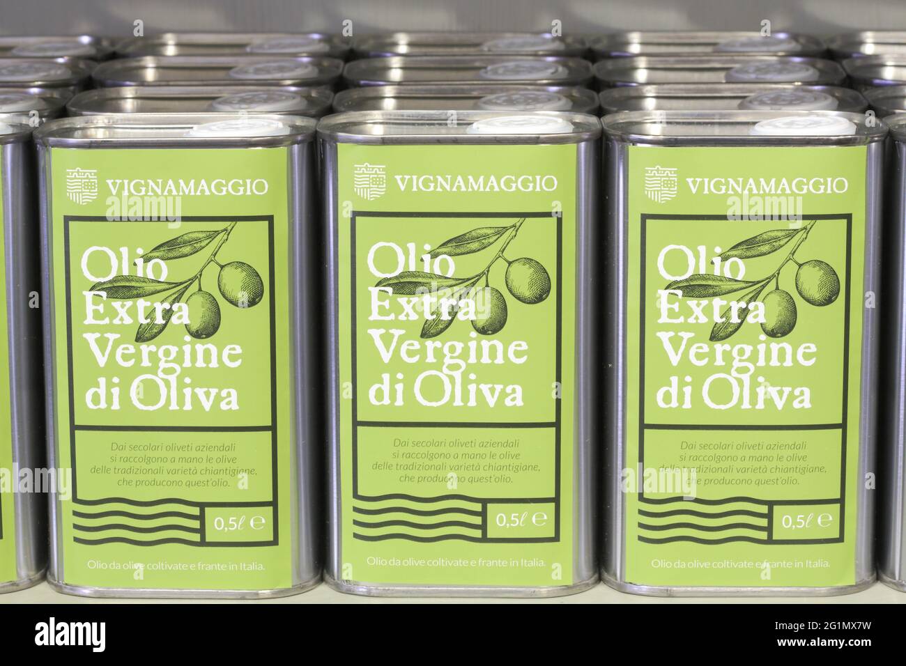 Italia, Toscana, Greve in Chianti, Casa dell'olio Vignamaggio, vendita di olio extravergine di oliva prodotto localmente da Vignamaggio Foto Stock