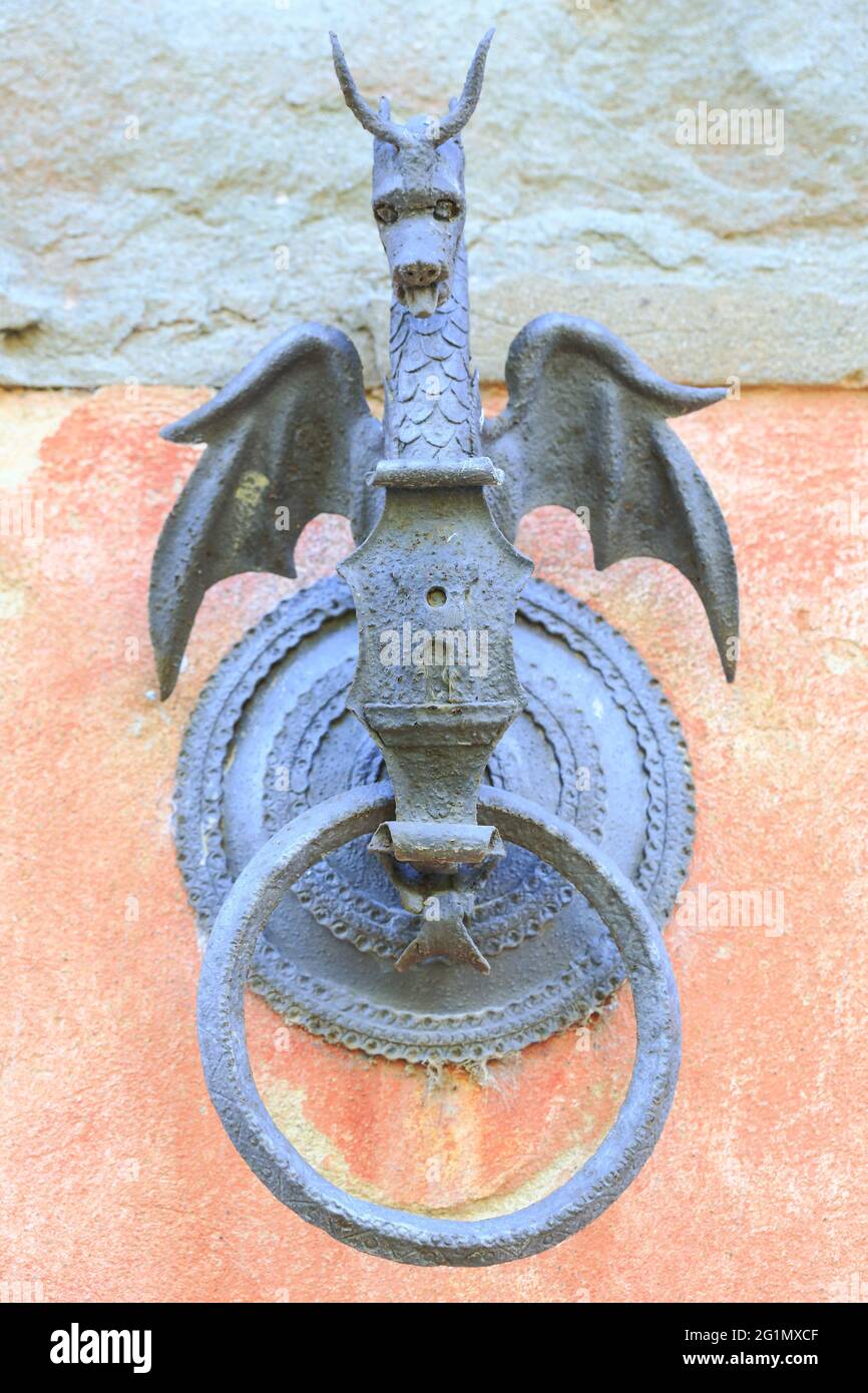 Italia, Toscana, Chianti Classico, Greve in Chianti, Cantina Vignamaggio, anello per cavalli sulla facciata principale della villa rinascimentale Vignamaggio (XIV secolo) Foto Stock