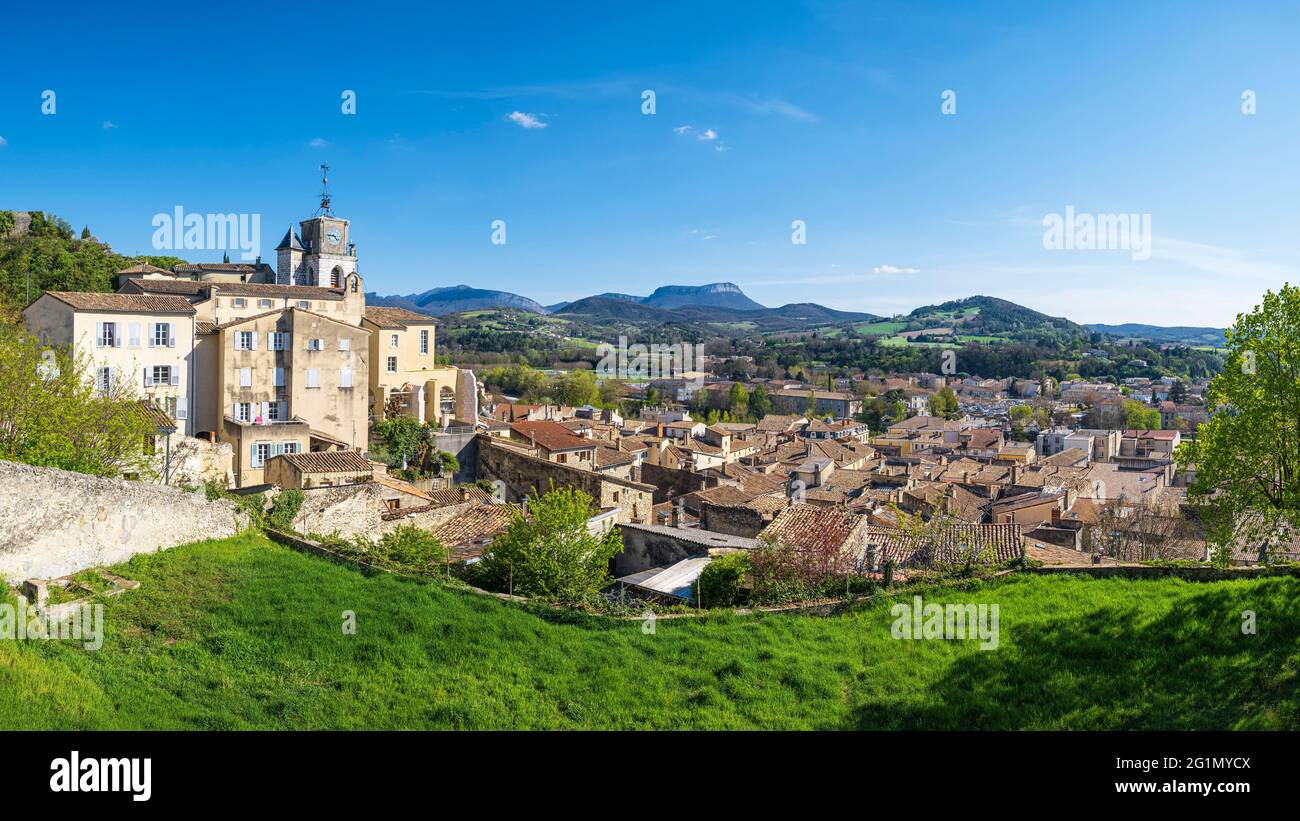 Francia, Drome, Crest, città di Drome Provinale, 16 ° secolo Cordeliers cappella domina la città Foto Stock